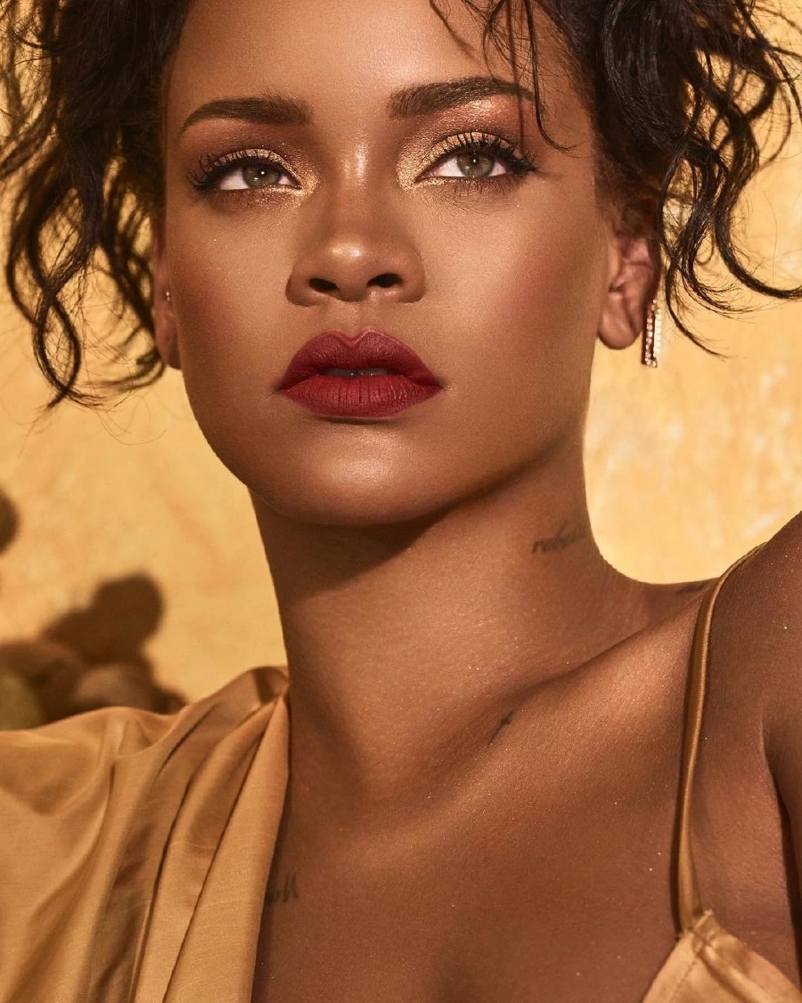 Rihanna'dan Sürpriz Far Paleti: Moroccan Spice rihanna