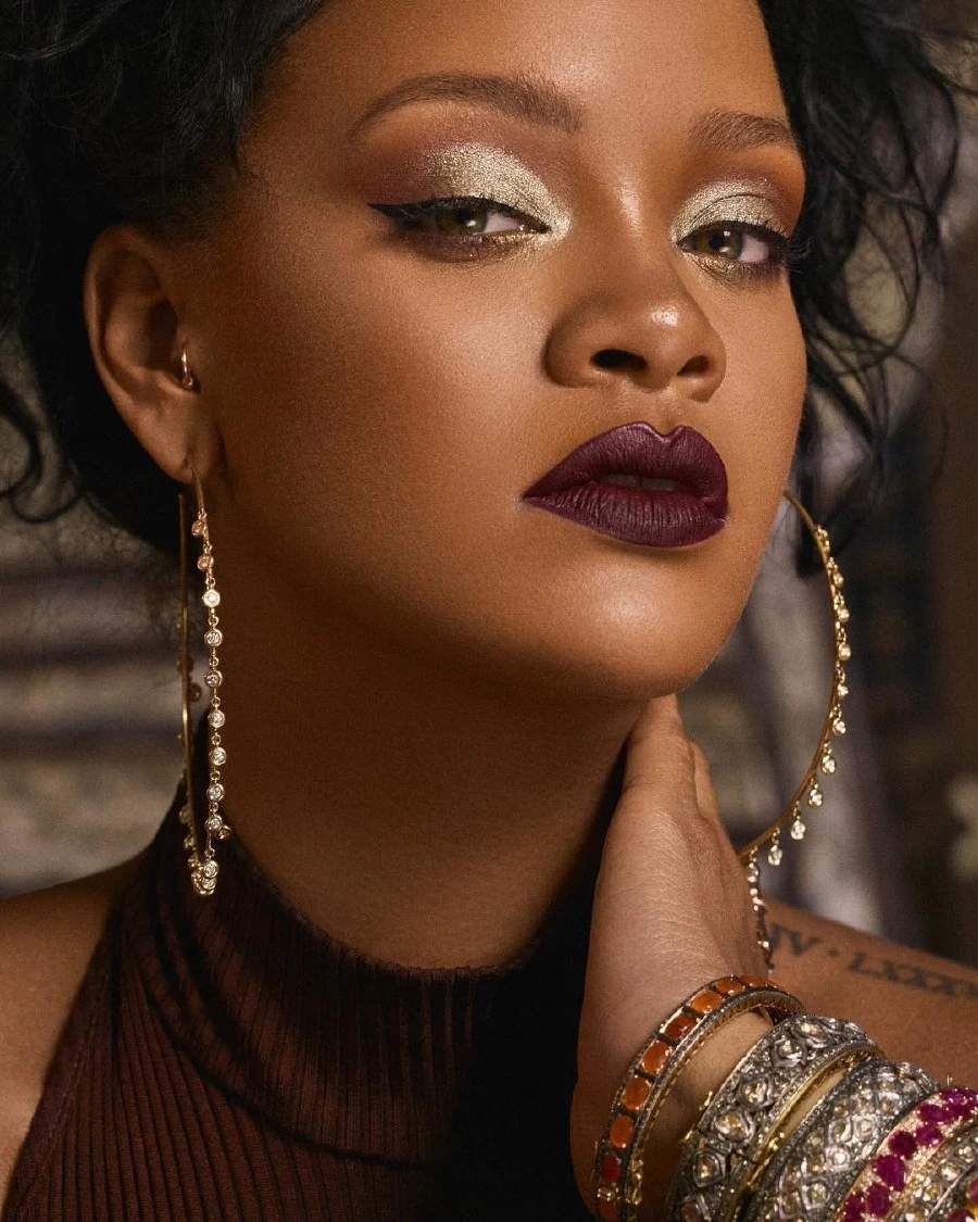 Rihanna'dan Makyajın 5 Olmazsa Olmazı rihanna