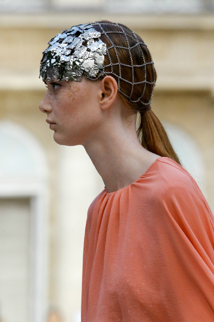 Givenchy'nin Karakterli Saç Aksesuarı