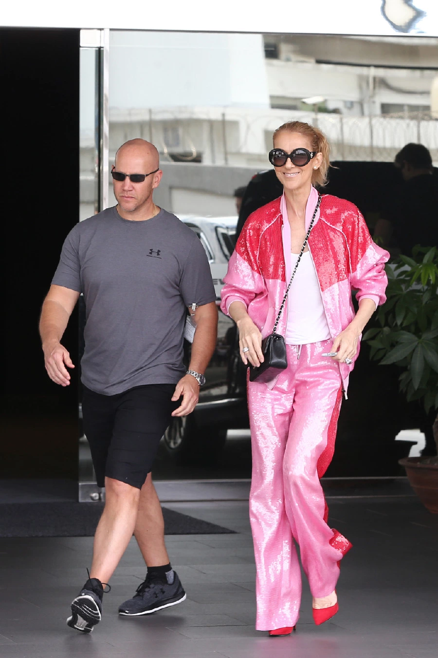 Céline Dion ve Göz Kamaştıran Pembe Eşofmanı Céline Dion