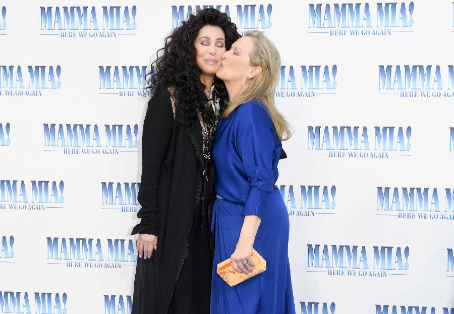 Meryl Streep ve Cher'in Kırmızı Halıya Damga Vuran Samimi Dostlukları Meryl Streep, Cher