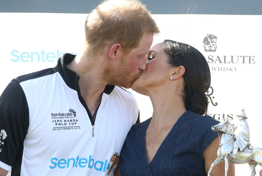 Prens Harry ve Meghan Markle’ın Kural Tanımayan Öpücüğü Meghan Markle, Prens Harry