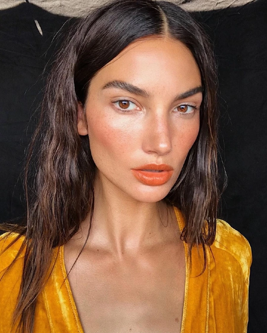 Lily Aldridge’in Ferah Yaz Makyajının Sırrı lily aldridge