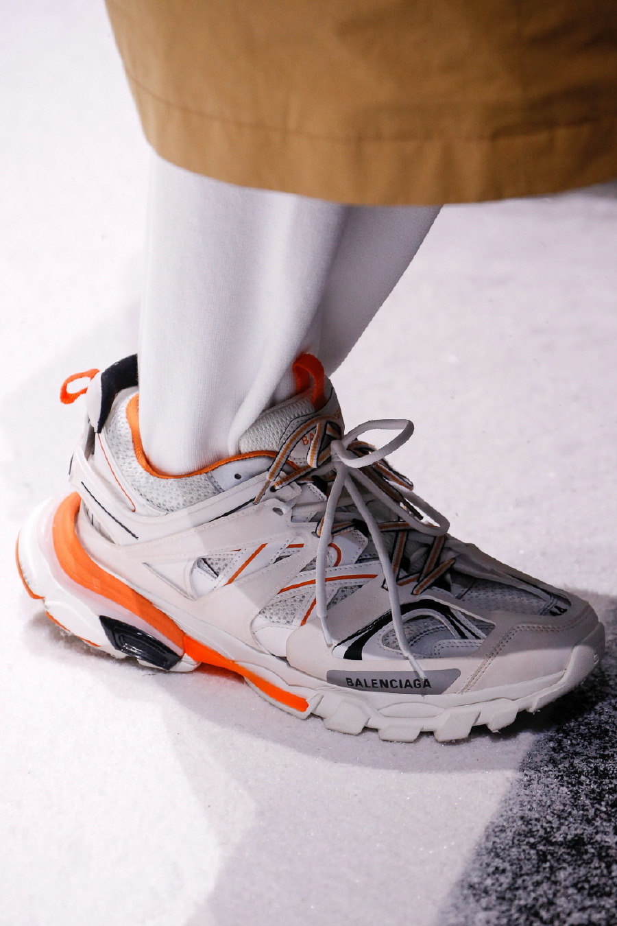 Balenciaga Triple S'in Yeni Rakibi: Track Sneaker