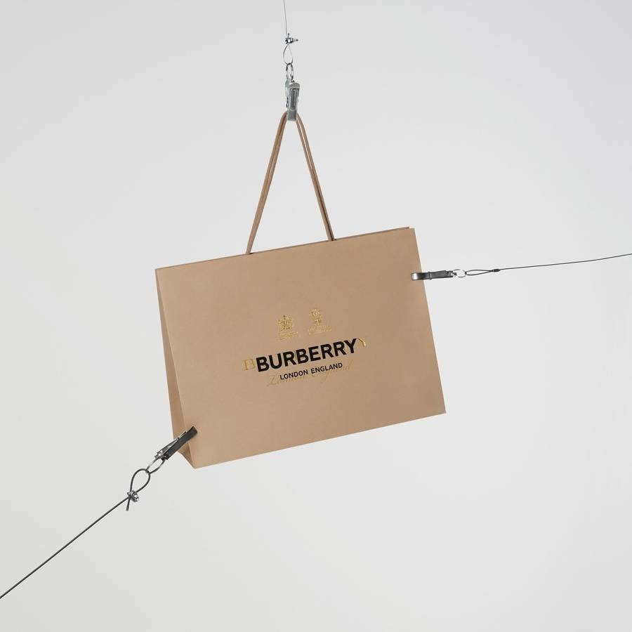 Burberry'nin Yeni Felsefesi: Şimdi Gör Hemen Al