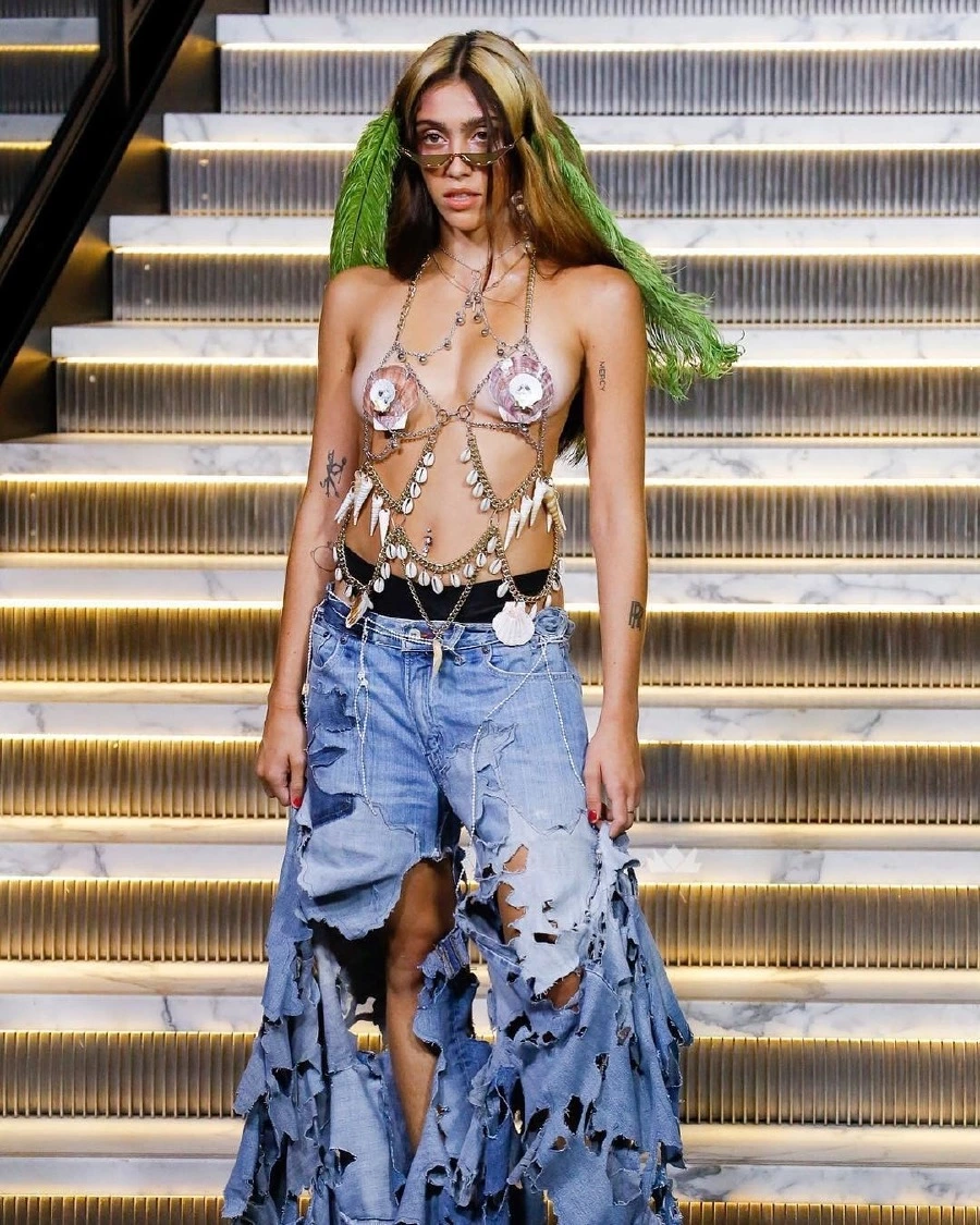 Madonna'nın Kızı Olmak: Lourdes Leon'dan İlk Podyum Hamlesi lourdes leon