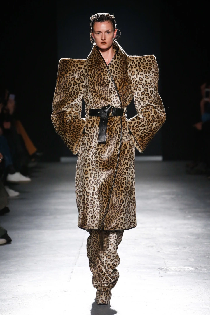 Londra Moda Haftası Artık Kürksüz Hava Sahası Londra moda haftası, kürk, burberry