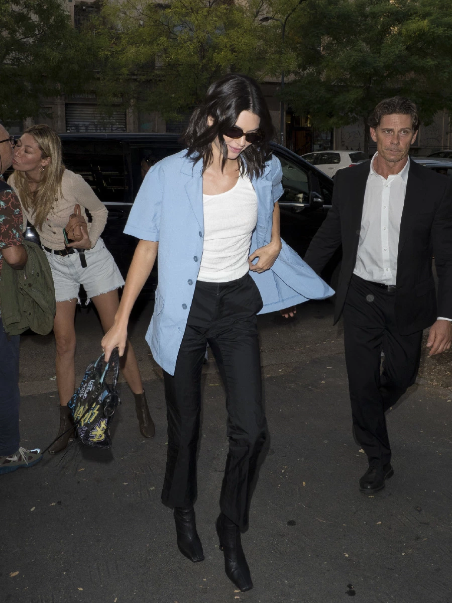 Sade Parçalar Kendall Jenner'ın Star Işığıyla Birleşirse kendall jenner
