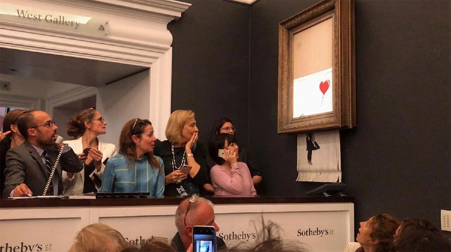 Banksy'nin Kırmızı Balonlu Kız Eseri 1.4 Milyon Dolara Satıldı Banksy'nin Kırmızı Balonlu Kız Eseri 1.4 Milyon Dolara Satıldı