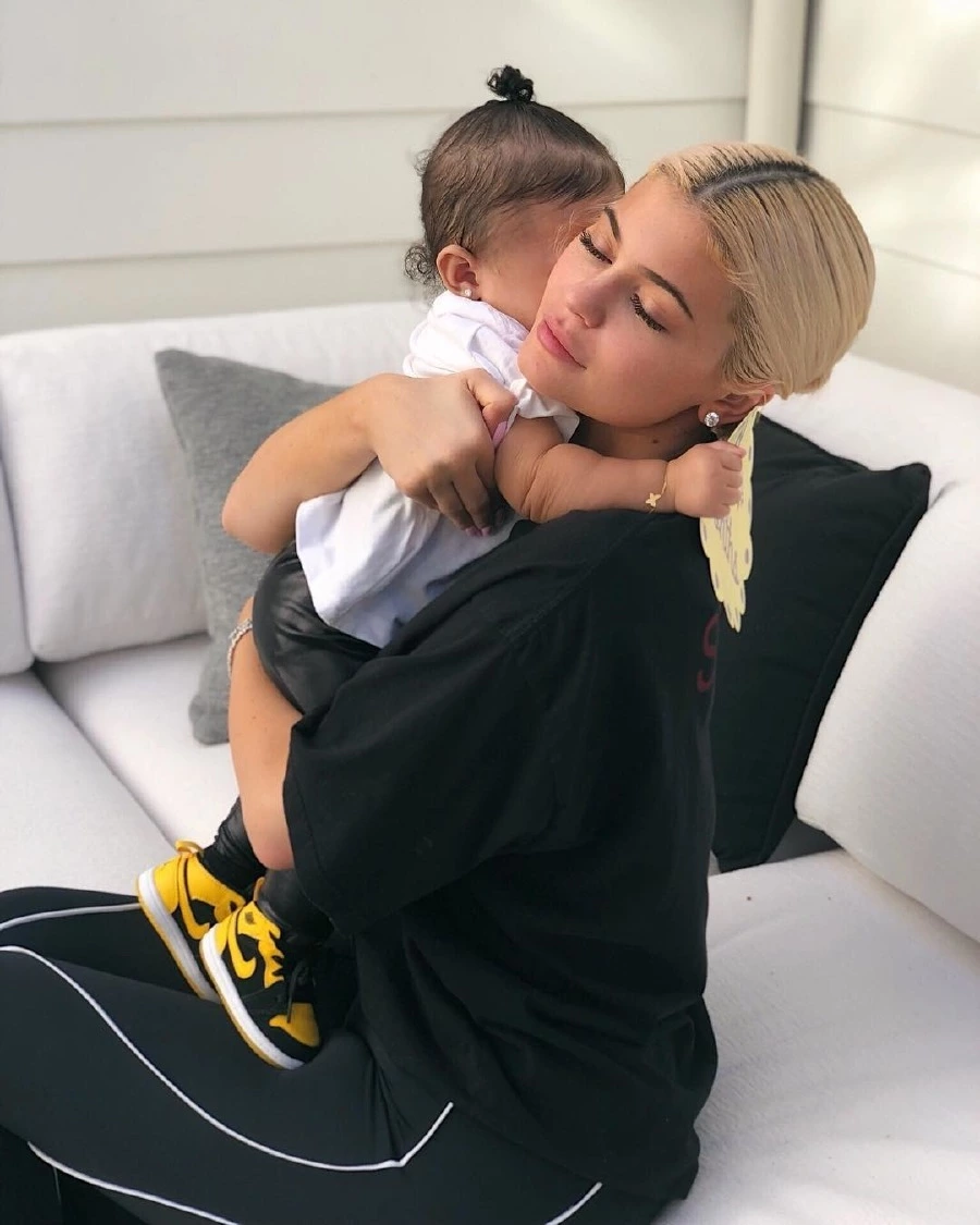 Stormi'ye Kız Kardeş mi Geliyor? kylie jenner