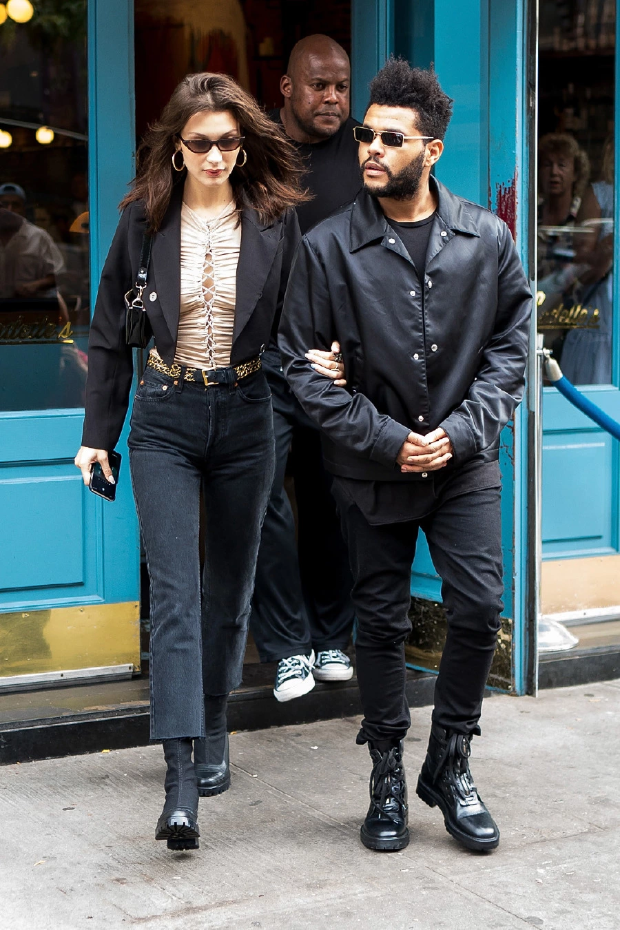 Bella Hadid ve The Weeknd, Asi Siyahtan Yana Bella Hadid