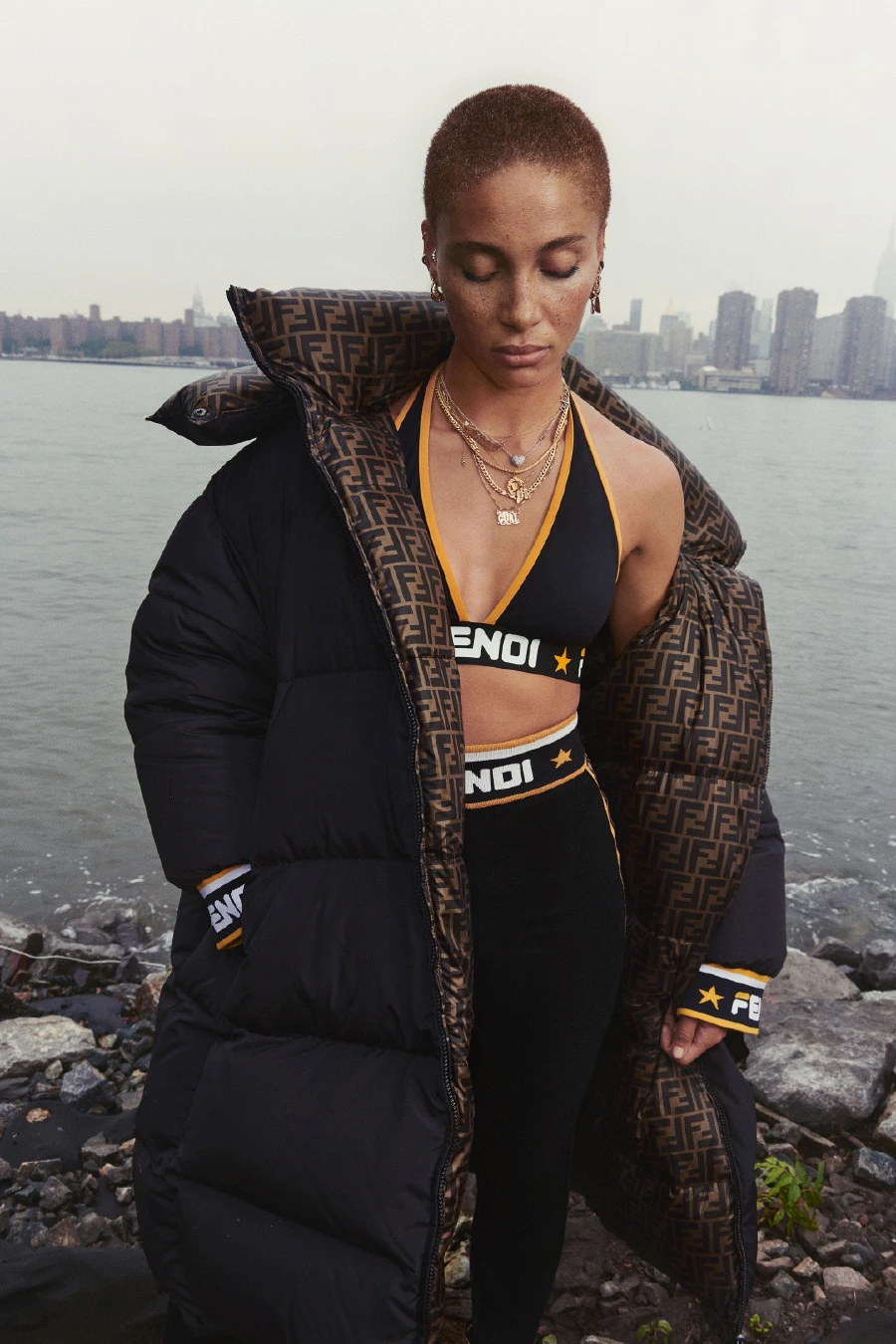 Sokaktan Gelen Yüksek Moda Algısı: Fendi Mania Koleksiyonu Sokaktan Gelen Yüksek Moda Algısı: Fendi Mania Koleksiyonu
