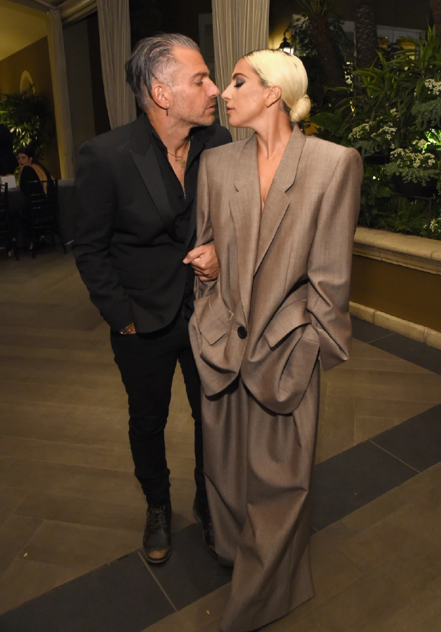 Lady Gaga'nın Lady Di/Kate Middleton Esintili Nişan Yüzüğü Lady Gaga
