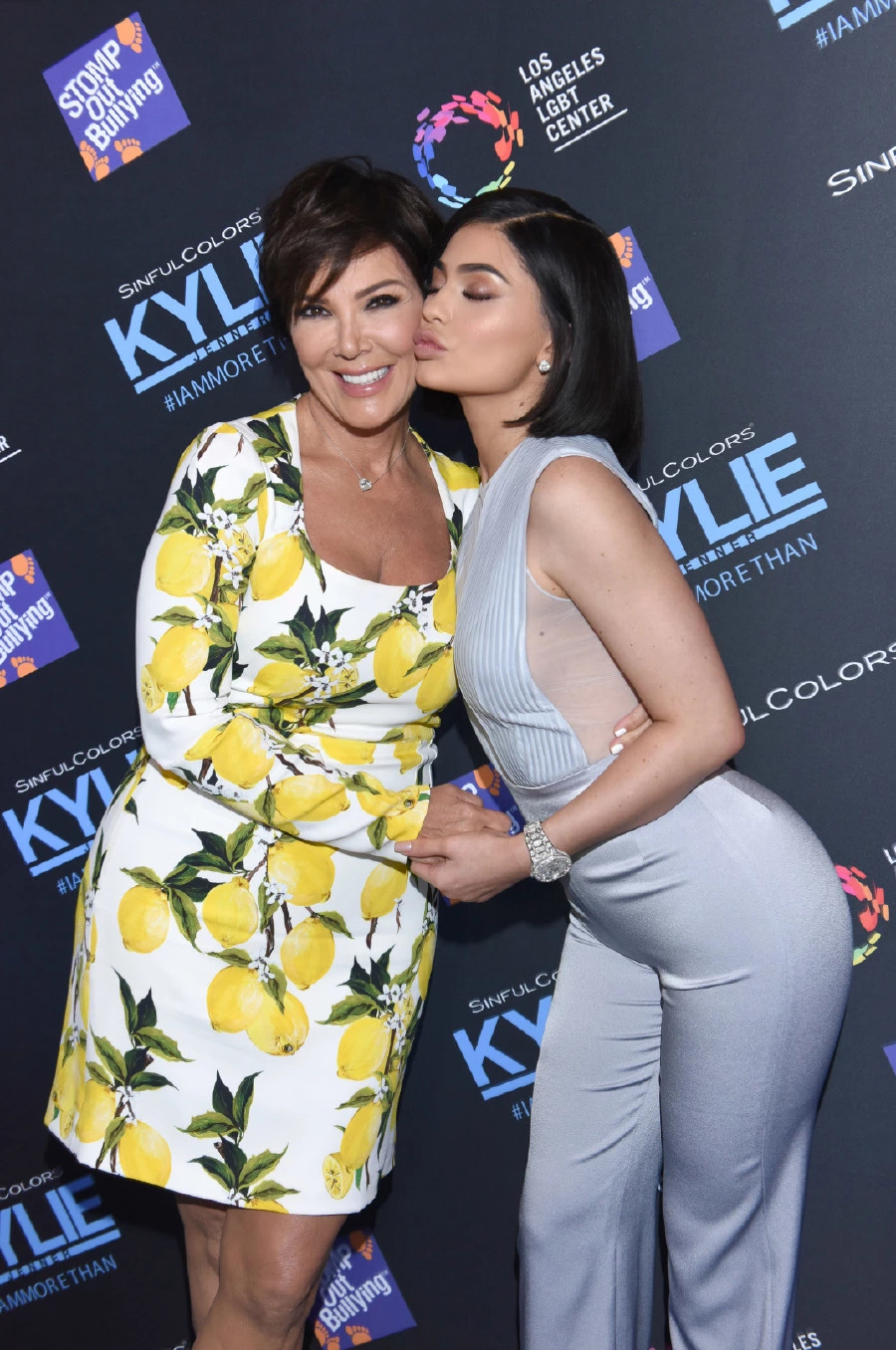 Kylie Jenner'dan Annesine Bir Ferrari Kylie Jenner'dan Annesine Bir Ferrari