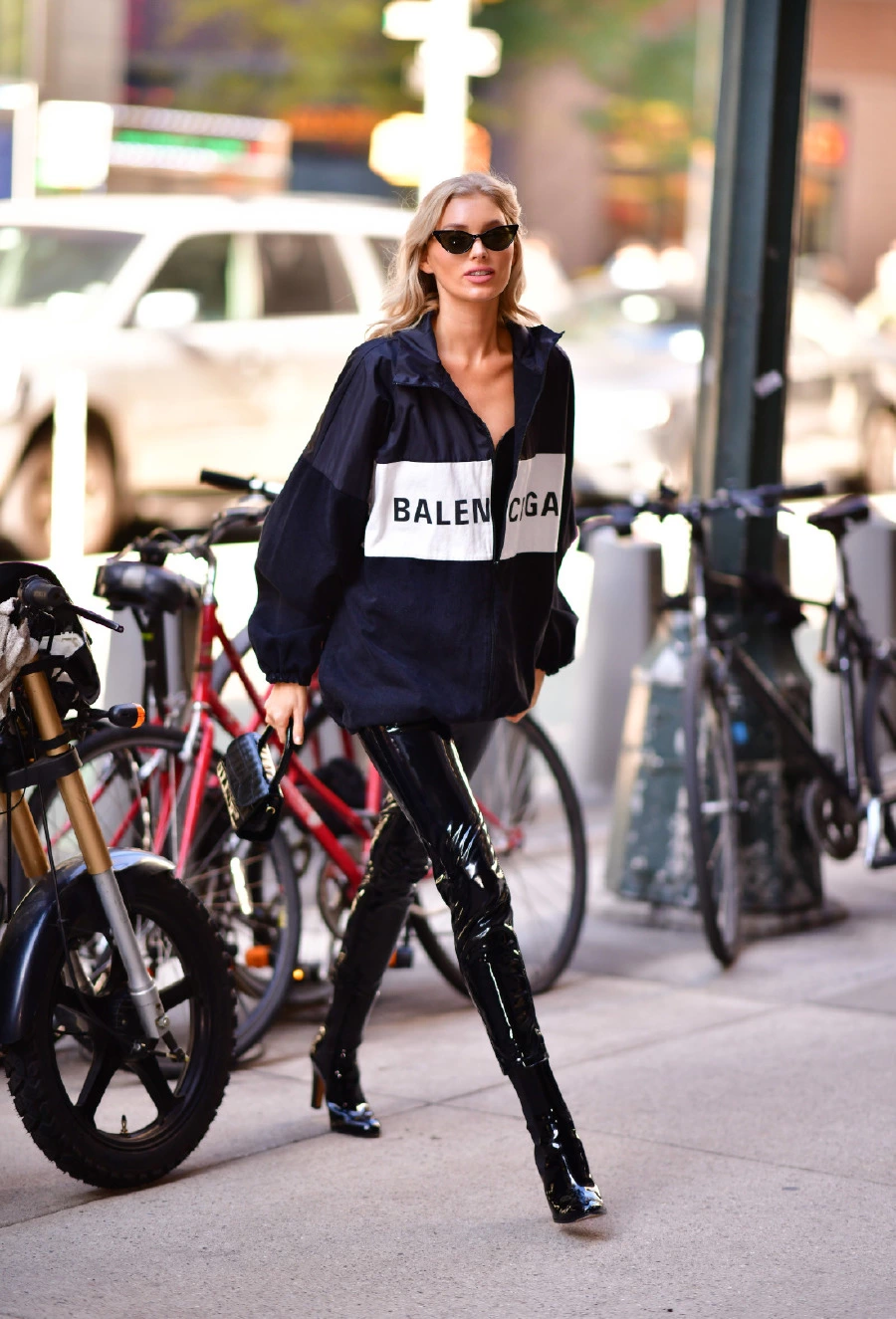 Sezonun Favori Parçaları Elsa Hosk'un Üzerinde! Elsa Hosk
