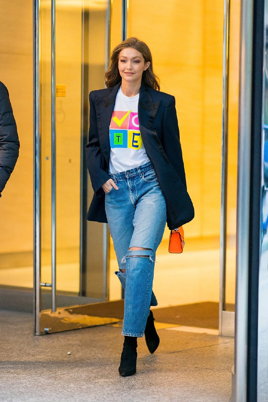 Gigi Hadid'in Sosyal Mesaj İçeren Stili Gigi Hadid'in Sosyal Mesaj İçeren Stili