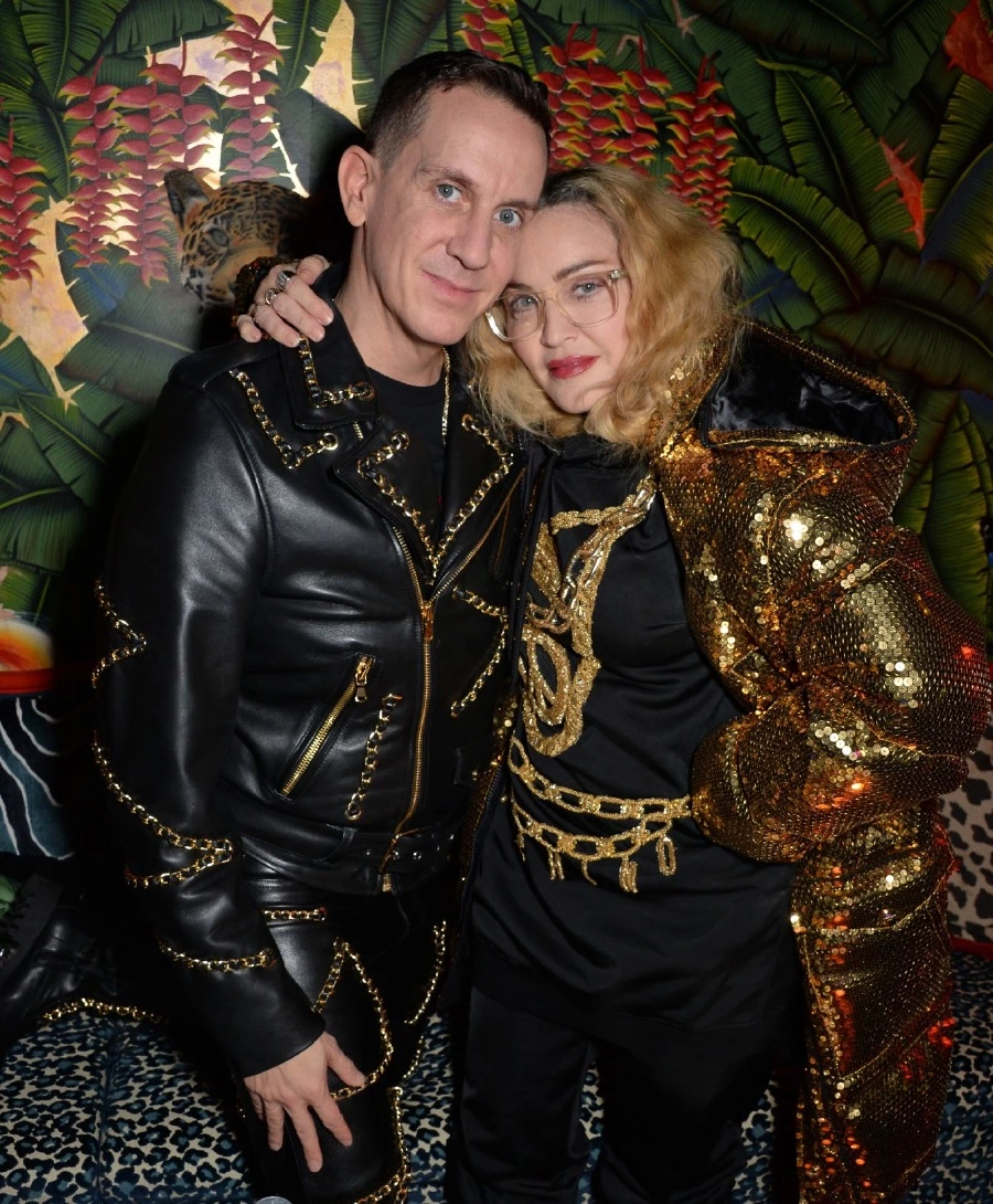 Madonna'nın Seçtikleri: Moschino x H&M Madonna'nın Seçtikleri: Moschino x H&M