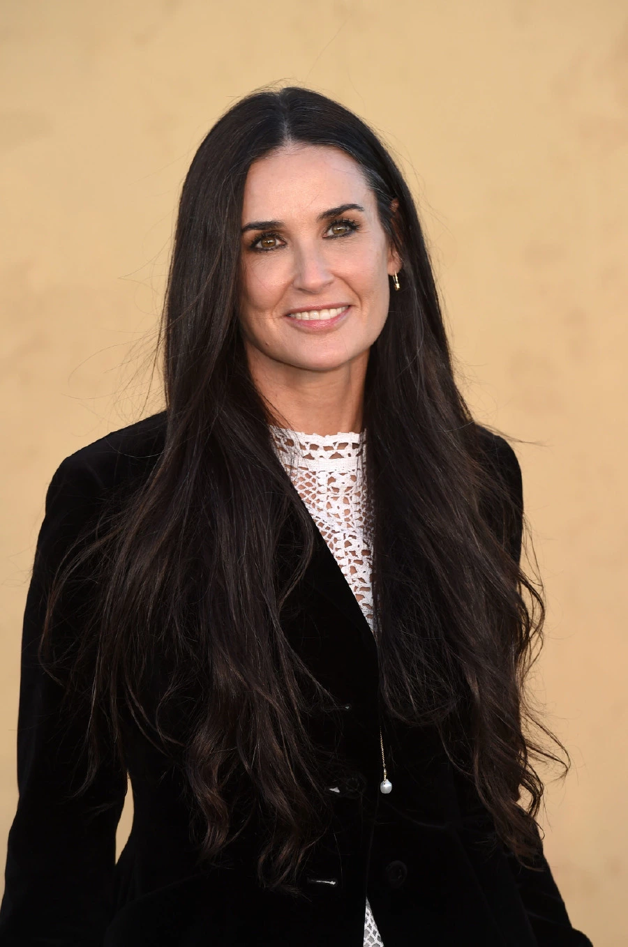 Demi Moore'un Zamana Meydan Okuyan 5 Güzellik Sırrı demi moore