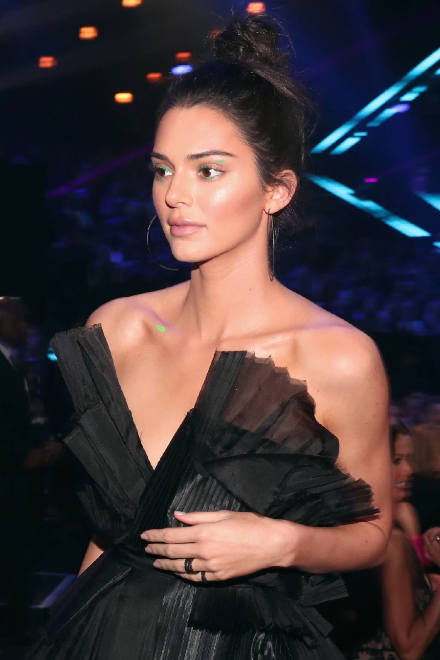 Kendall Jenner'ın Deneysel Kırmızı Halı Makyajı kendall jenner