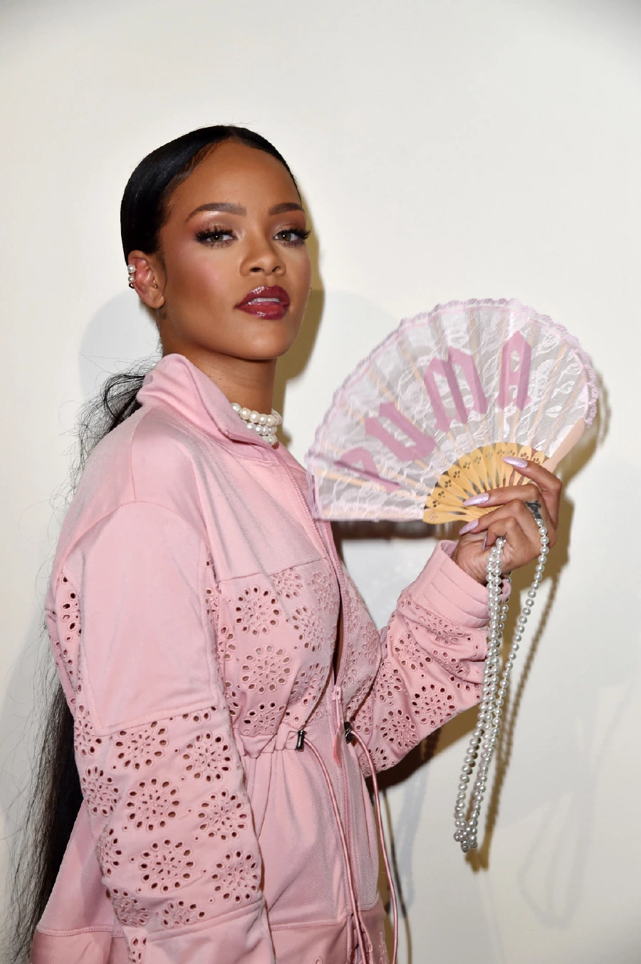 Rihanna'nın Fenty Beauty Kanalına Hoşgeldiniz! Rihanna'nın Fenty Beauty Kanalına Hoşgeldiniz!