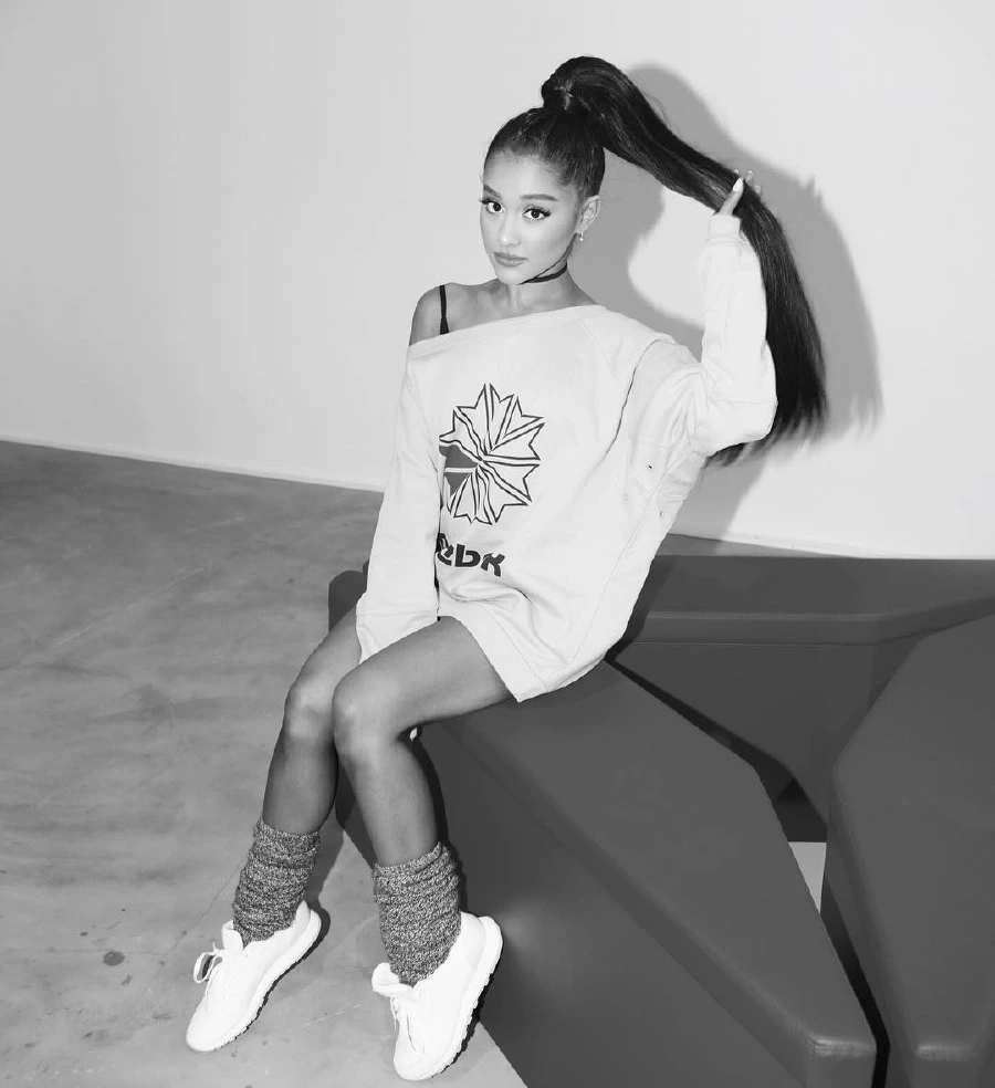 Ariana Grande Lob Saçların Çekim Alanında ariana grande