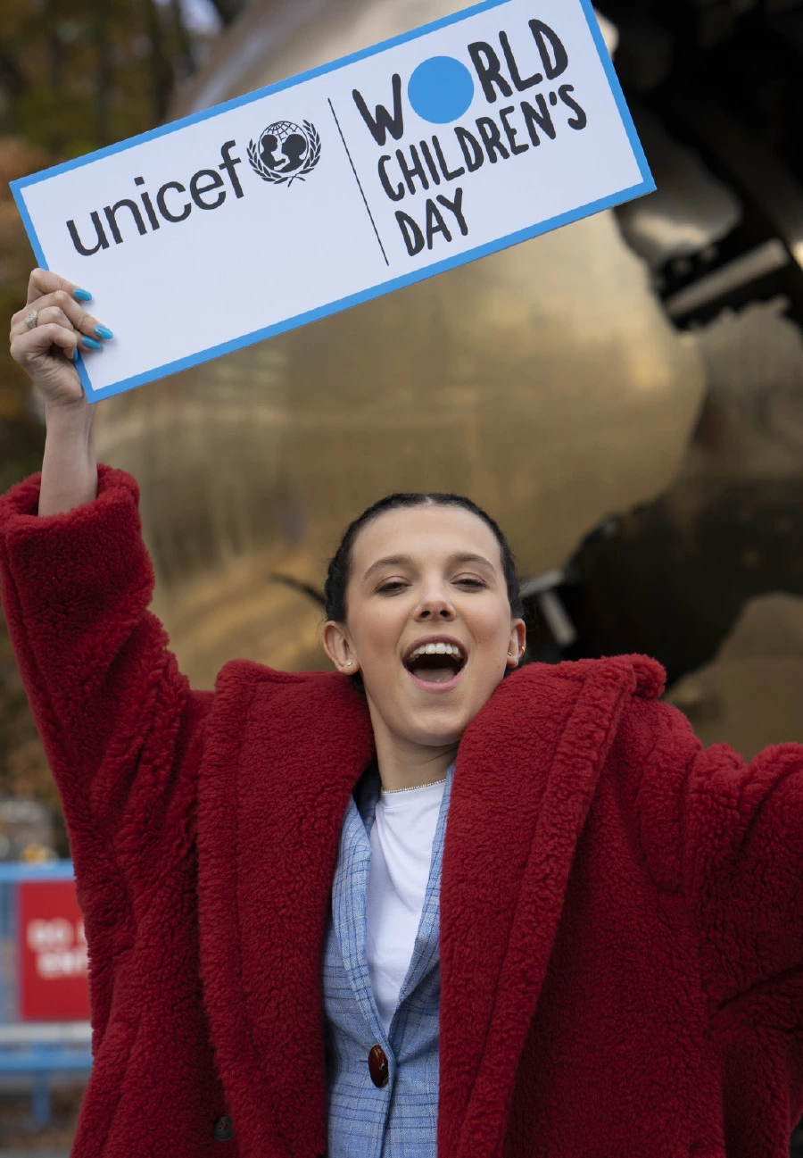 Dünya Çocuk Günü'nde Millie Bobby Brown ile Maviye Bürün! Dünya Çocuk Günü'nde Millie Bobby Brown ile Maviye Bürün!