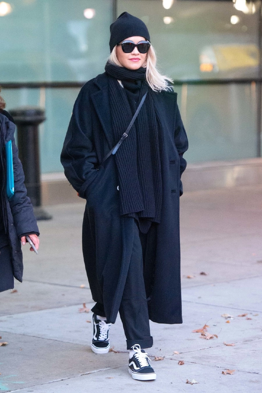Tepeden Tırnağa Simsiyah Bir Rita Ora rita ora