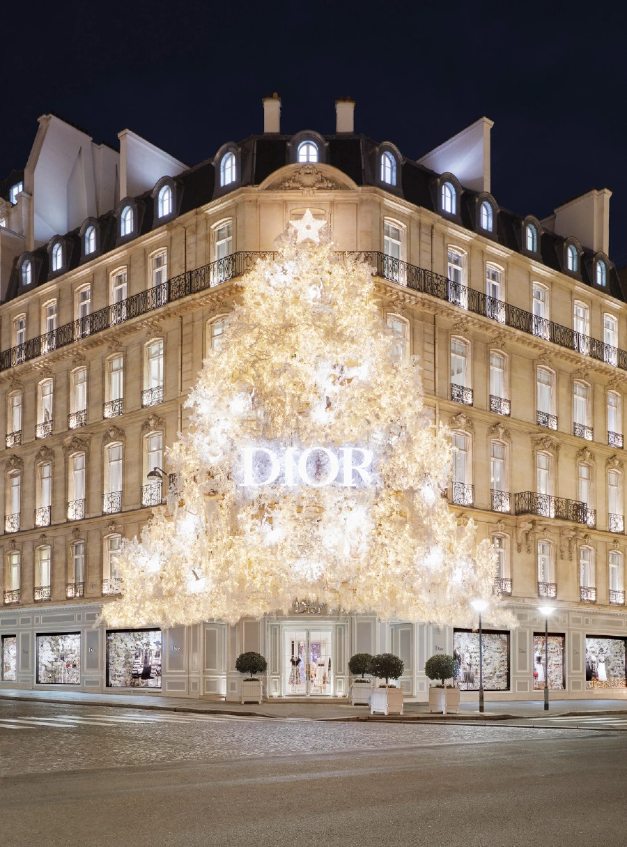 Instagram'ın En Popüler Noel Ağacı Dior'un Dior