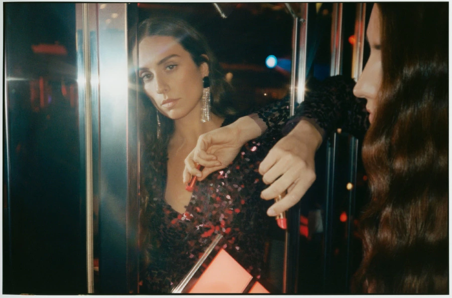 Mango, Yaklaşan Yılbaşını Dostları ile Kutladı erika boldrin, yasmin sewell