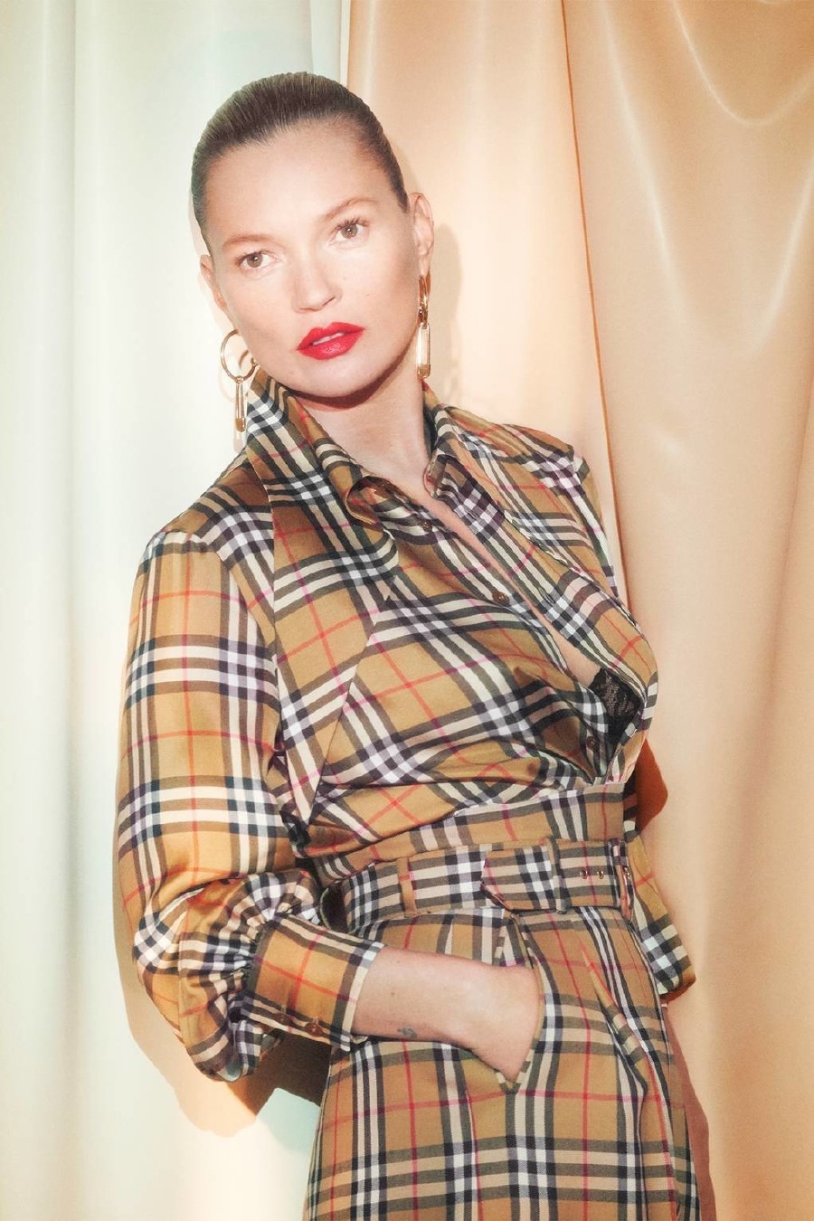 Burberry x Vivienne Westwood'un Yüzü: Kate Moss Kate Moss