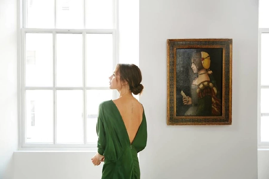 Victoria Beckham Artık Bir Küratör! Victoria Beckham