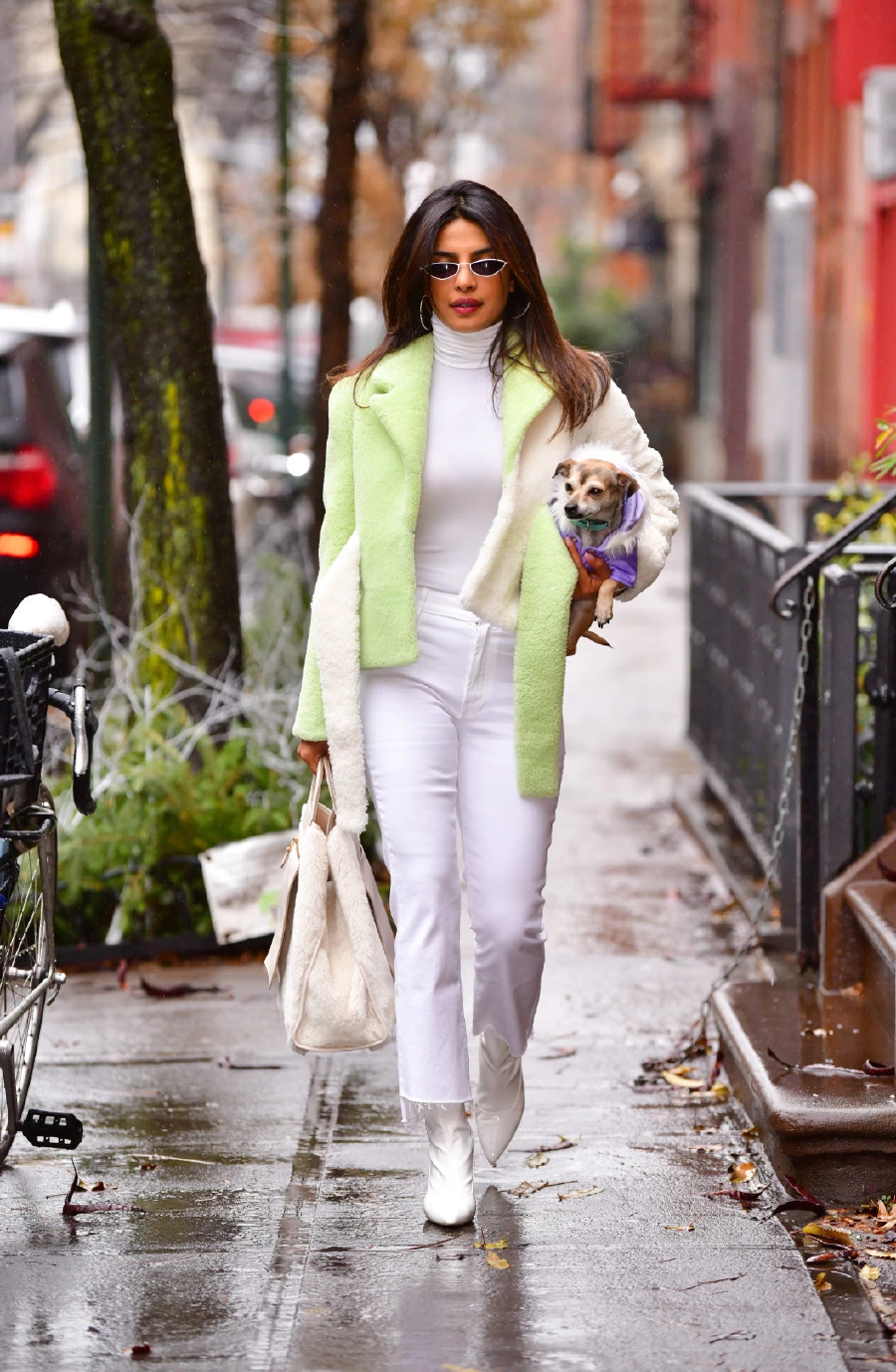 Beyaz ve Ötesi: Priyanka ve Diana Chopra Beyaz ve Ötesi: Priyanka ve Diana Chopra