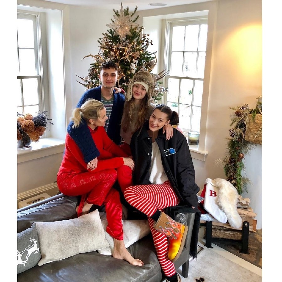 Yolanda, Anwar, Gigi & Bella Hadid