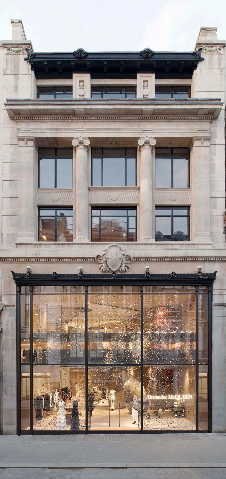 Alexander McQueen'in Londra Üssü Açılıyor alexander mcqueen