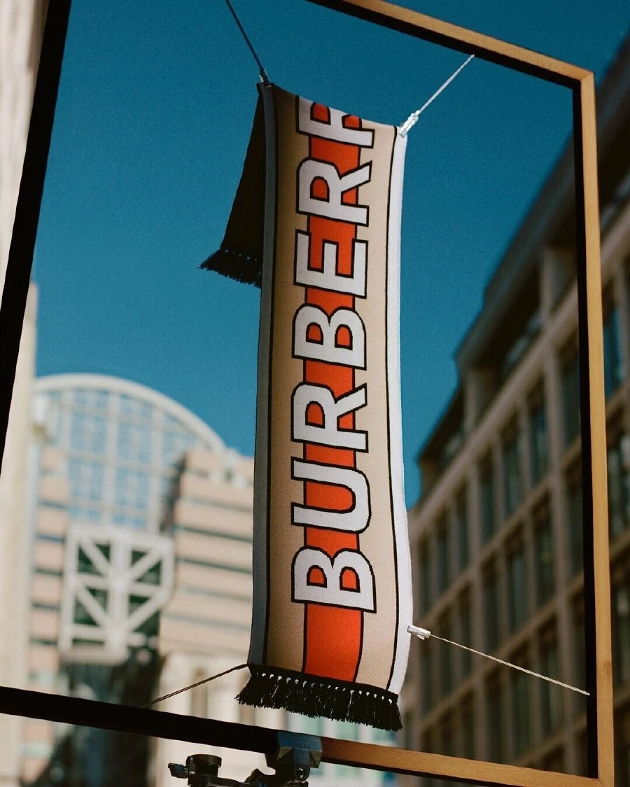Burberry 2019 İlkbahar/Yaz Koleksiyonunu Nasıl Duyurdu? burberry, egg gang, kylie jenner