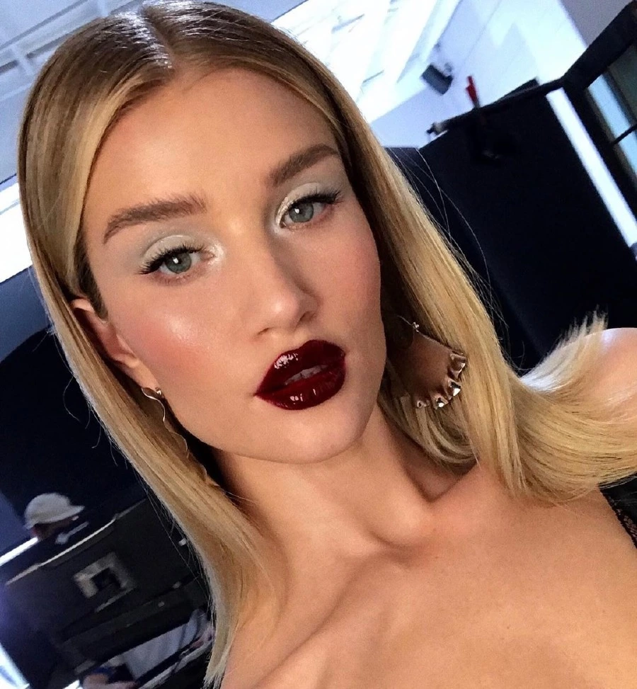 Derin Dudaklar: Favori 10 Bordo Ruj rosie huntington-whiteley