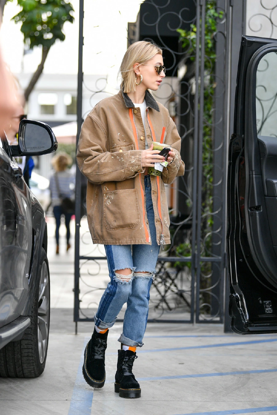Hailey Baldwin'in Dr. Martens Etrafında Gelişen Stili hailey baldwin