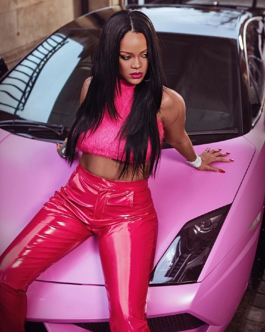 Rihanna'dan Makyajın Yeni Hit Rengi: Sıcak Pembe rihanna