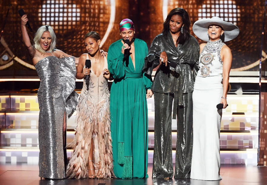 Aynı Sahnede: Lady Gaga, Jada Pinkett Smith, Alicia Keys, Michelle Obama ve Jennifer Lopez Aynı Sahnede: Lady Gaga, Jada Pinkett Smith, Alicia Keys, Michelle Obama ve Jennifer Lopez