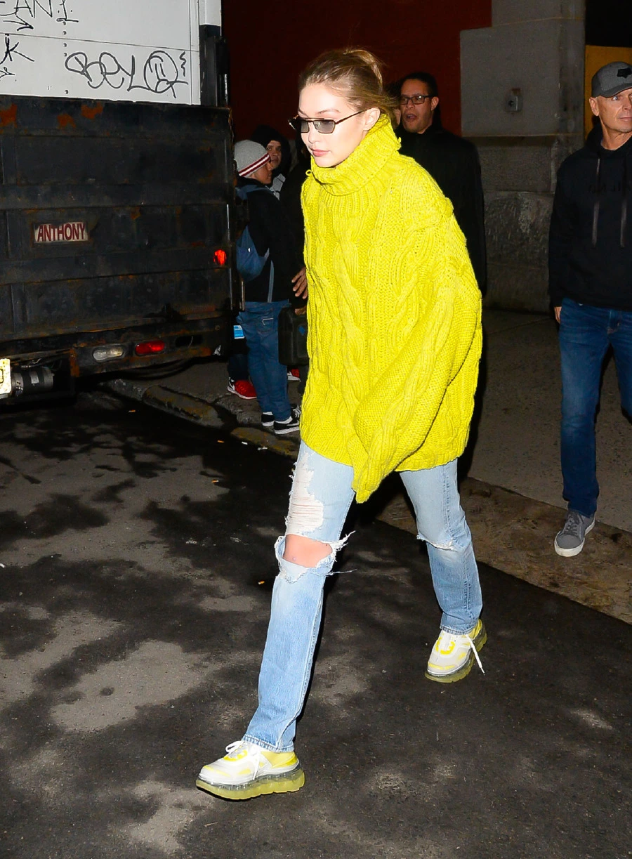 Gigi Hadid'in Neon Stil Öğretisi gigi hadid, trend, ünlü stili, sokak stili