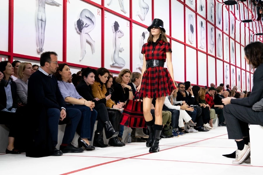 Dior 2019-20 Sonbahar/Kış Defilesinde Neler Yaşandı? Dior 2019-20 Sonbahar/Kış Defilesinde Neler Yaşandı?