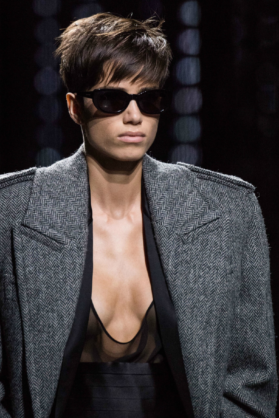 Saint Laurent'in Feminen & Kısa Saçları