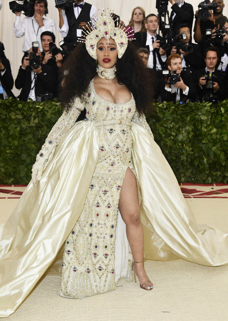 2018, Cardi B, Kıyafet: Moschino