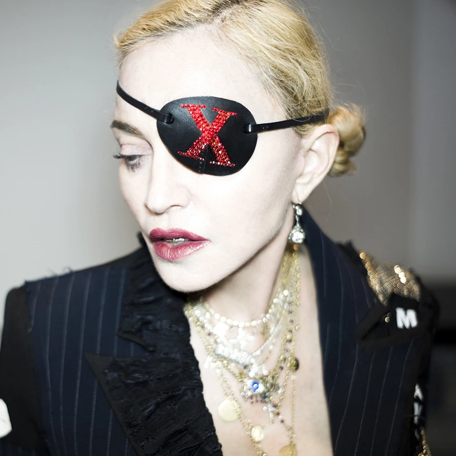 Madonna'nın Single Tılsımı Bee Goddess'tan madonna