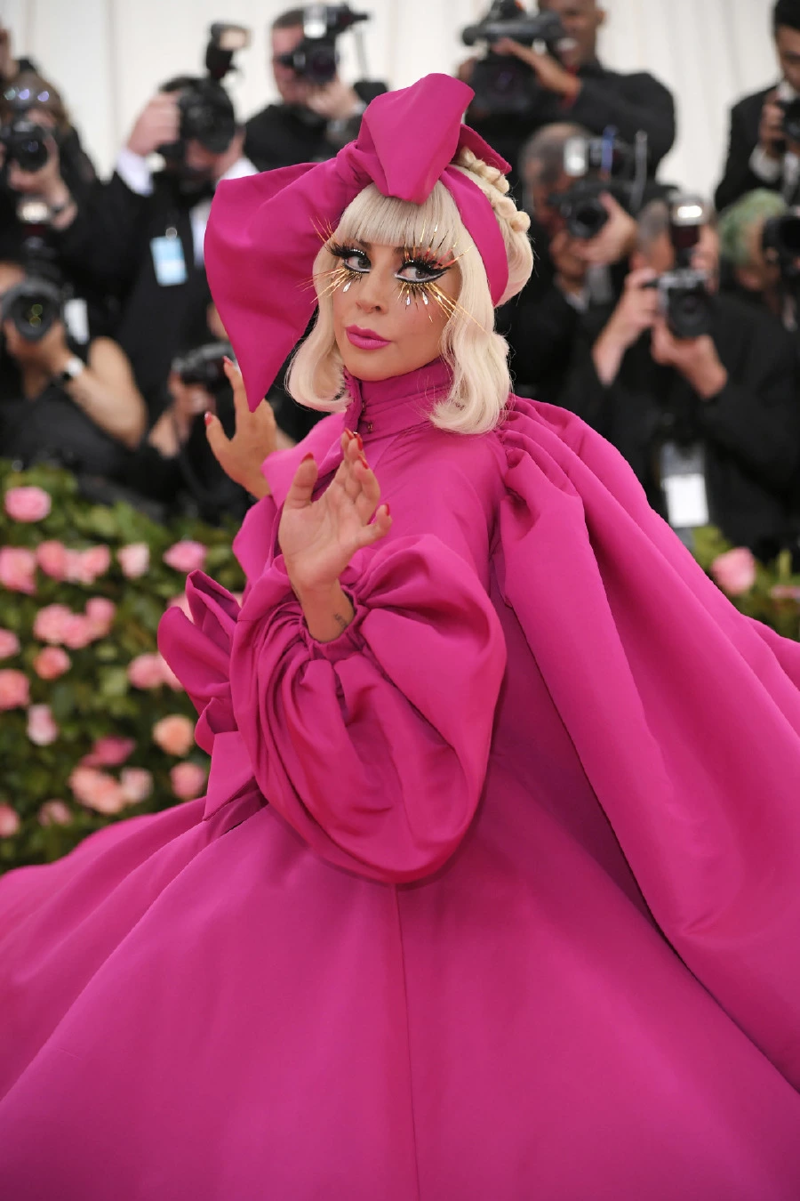 Tüm Alkışlar 1 Gecede 4 Kıyafet Değiştiren Lady Gaga'ya lady gaga