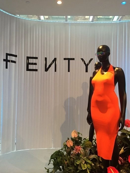 Fenty'nin Kıvrımlı Hatlara Sahip Mankenlerini Çok Sevdik! Fenty'nin Kıvrımlı Hatlara Sahip Mankenlerini Çok Sevdik!