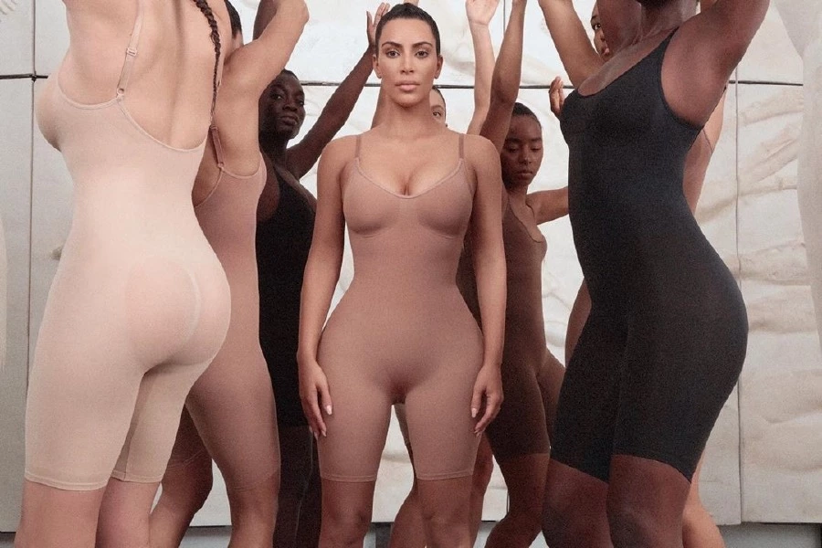 Kim Kardashian'ın Korseleri: Kimono Solutionwear kim kardashian