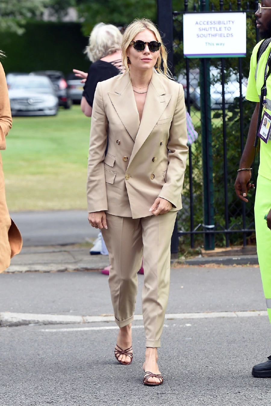 Ralph Lauren'in Takım Elbisesine Sienna Miller Uyarlaması sienna,miller