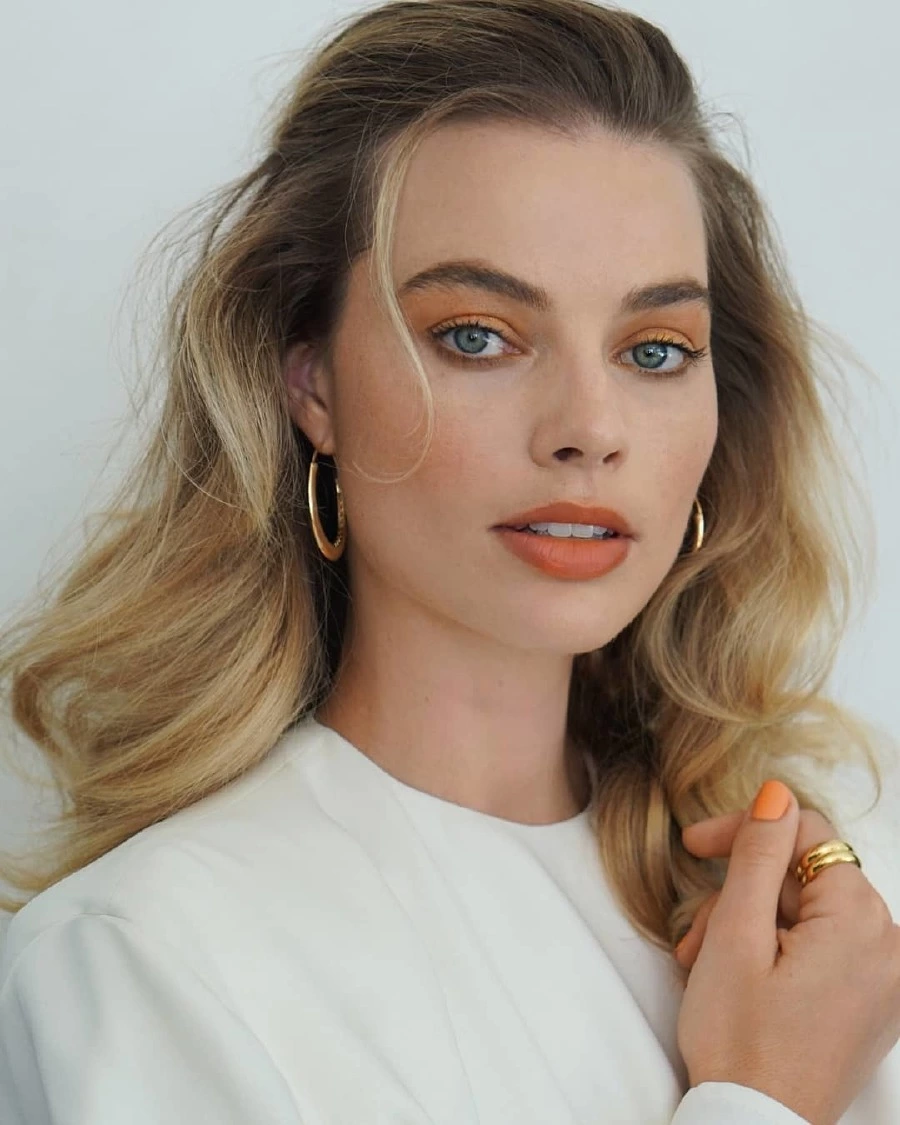 Margot Robbie'den Makyajda Turuncu Kullama Dersi margot robbie