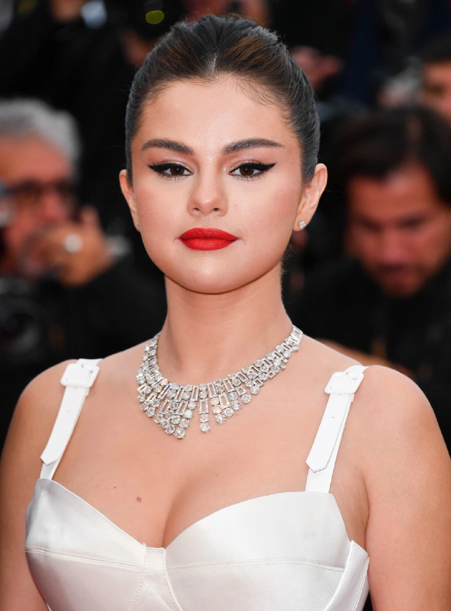 Selena Gomez'in 5 Güzellik İmzası selena gomez